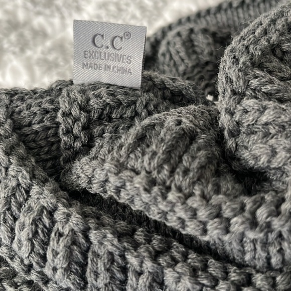 C.C. Exclusives beanie hat - Picture 4 of 4